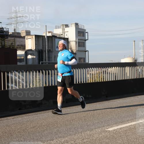 03.10.2025 - Köhlbrandbrückenlauf Lena Gebhardt http://msf.ph/oto/9133864 03.10.2025 09:51:53 Position 2  meine-sportfotos.de