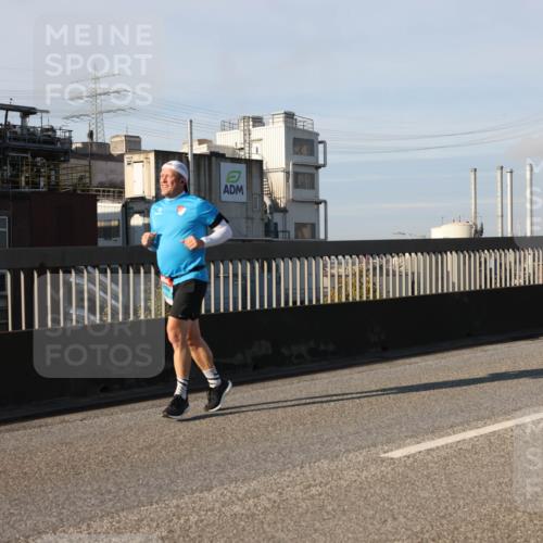 03.10.2025 - Köhlbrandbrückenlauf Lena Gebhardt http://msf.ph/oto/9133877 03.10.2025 09:51:53 Position 2  meine-sportfotos.de