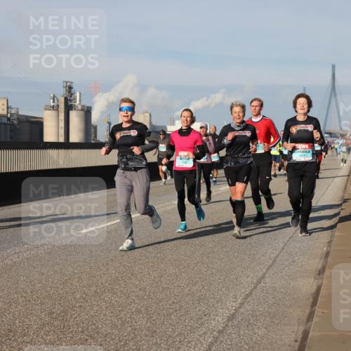 03.10.2025 - Köhlbrandbrückenlauf Lena Gebhardt http://msf.ph/oto/9133888 03.10.2025 09:52:01 Position 2 1755, 1355, 3010 meine-sportfotos.de