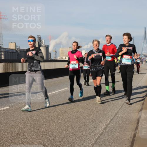 03.10.2025 - Köhlbrandbrückenlauf Lena Gebhardt http://msf.ph/oto/9133906 03.10.2025 09:52:02 Position 2 1355, 3010 meine-sportfotos.de