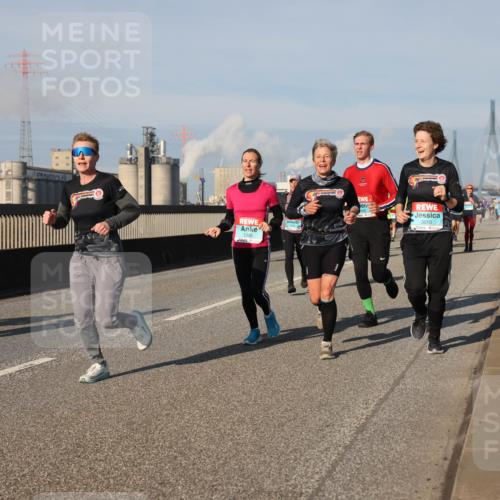 03.10.2025 - Köhlbrandbrückenlauf Lena Gebhardt http://msf.ph/oto/9133915 03.10.2025 09:52:02 Position 2 1355, 3010 meine-sportfotos.de