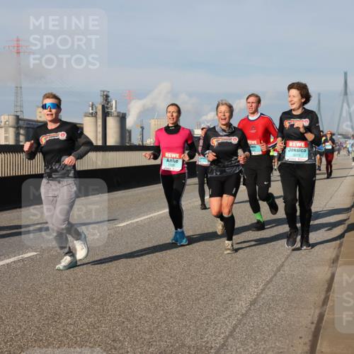 03.10.2025 - Köhlbrandbrückenlauf Lena Gebhardt http://msf.ph/oto/9133917 03.10.2025 09:52:02 Position 2 1355, 3010 meine-sportfotos.de