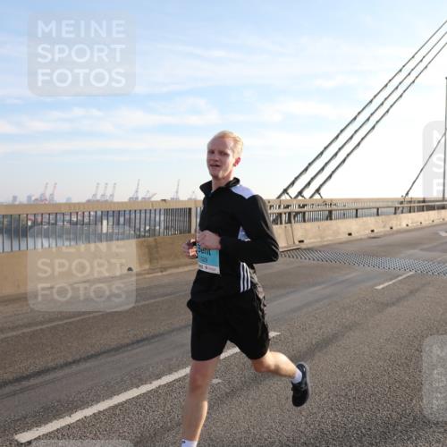 03.10.2025 - Köhlbrandbrückenlauf Yannick Fuchs http://msf.ph/oto/9133923 03.10.2025 08:21:00 Position 1 1029 meine-sportfotos.de
