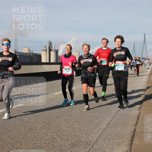 03.10.2025 - Köhlbrandbrückenlauf Lena Gebhardt http://msf.ph/oto/9133925 03.10.2025 09:52:02 Position 2 1355, 3010 meine-sportfotos.de