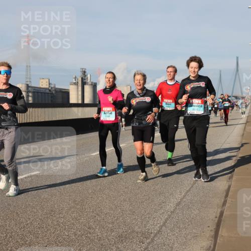 03.10.2025 - Köhlbrandbrückenlauf Lena Gebhardt http://msf.ph/oto/9133927 03.10.2025 09:52:02 Position 2 1355, 3010 meine-sportfotos.de