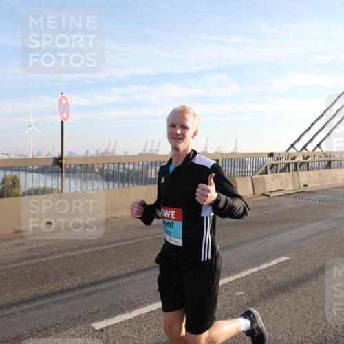 03.10.2025 - Köhlbrandbrückenlauf Yannick Fuchs http://msf.ph/oto/9133930 03.10.2025 08:21:00 Position 1 1029 meine-sportfotos.de