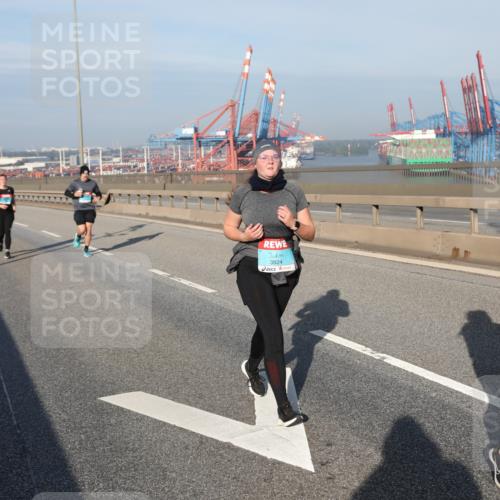 03.10.2025 - Köhlbrandbrückenlauf Yannick Fuchs http://msf.ph/oto/9133935 03.10.2025 09:07:06 Position 2 3824, 2278 meine-sportfotos.de