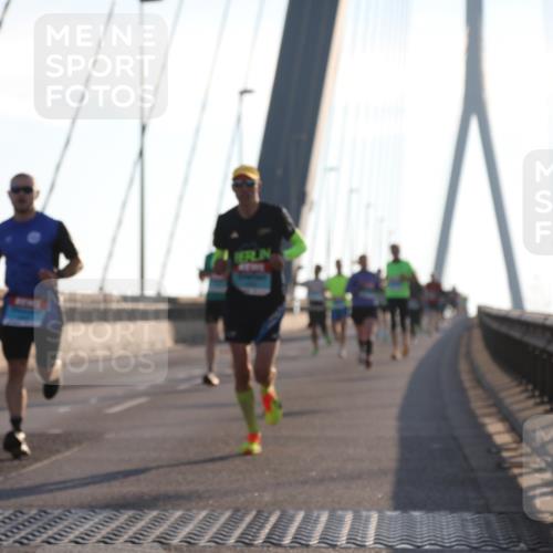 03.10.2025 - Köhlbrandbrückenlauf Yannick Fuchs http://msf.ph/oto/9133937 03.10.2025 08:21:03 Position 1  meine-sportfotos.de