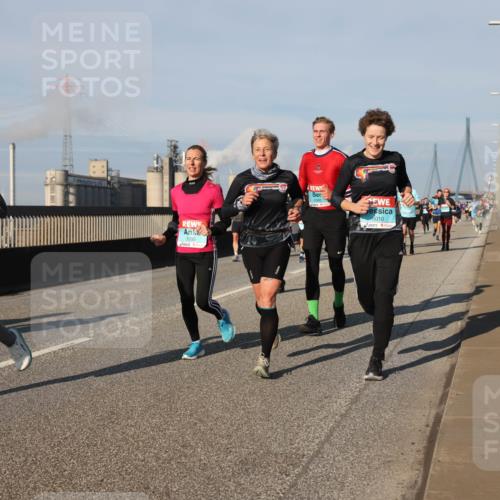 03.10.2025 - Köhlbrandbrückenlauf Lena Gebhardt http://msf.ph/oto/9133938 03.10.2025 09:52:03 Position 2 1355, 3010 meine-sportfotos.de