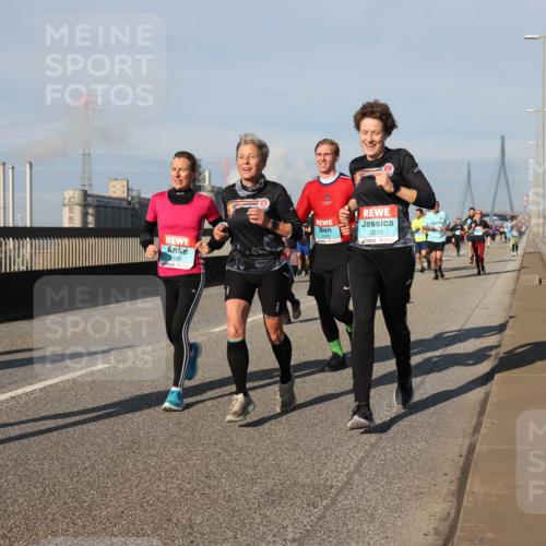03.10.2025 - Köhlbrandbrückenlauf Lena Gebhardt http://msf.ph/oto/9133955 03.10.2025 09:52:03 Position 2 355, 2560, 3010 meine-sportfotos.de