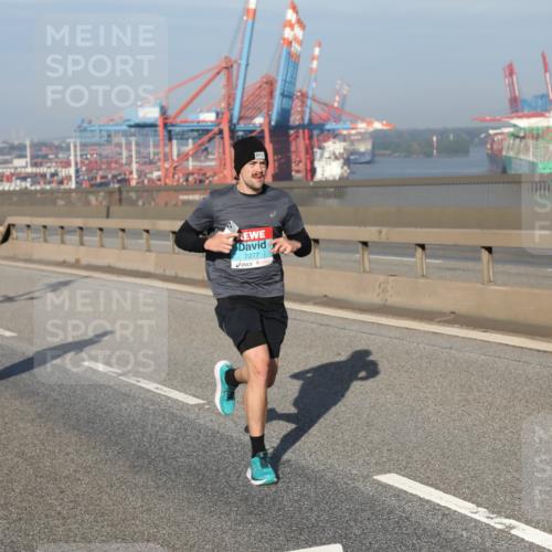 03.10.2025 - Köhlbrandbrückenlauf Yannick Fuchs http://msf.ph/oto/9133956 03.10.2025 09:07:08 Position 2 2277 meine-sportfotos.de