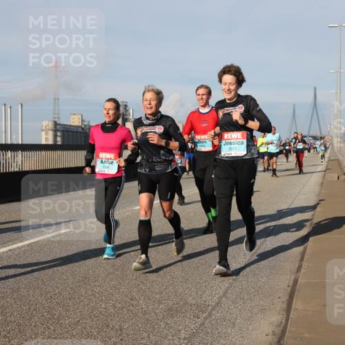 03.10.2025 - Köhlbrandbrückenlauf Lena Gebhardt http://msf.ph/oto/9133959 03.10.2025 09:52:03 Position 2 1355, 2560, 3010 meine-sportfotos.de