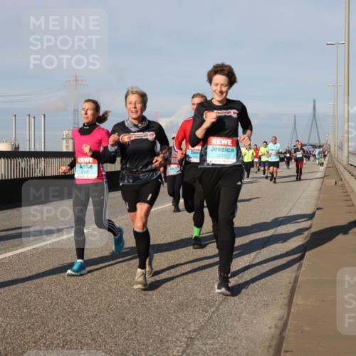03.10.2025 - Köhlbrandbrückenlauf Lena Gebhardt http://msf.ph/oto/9133961 03.10.2025 09:52:03 Position 2 1355, 3010 meine-sportfotos.de