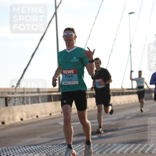 03.10.2025 - Köhlbrandbrückenlauf Yannick Fuchs http://msf.ph/oto/9133993 03.10.2025 08:21:07 Position 1  meine-sportfotos.de