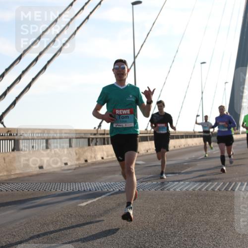 03.10.2025 - Köhlbrandbrückenlauf Yannick Fuchs http://msf.ph/oto/9134000 03.10.2025 08:21:07 Position 1 1268 meine-sportfotos.de