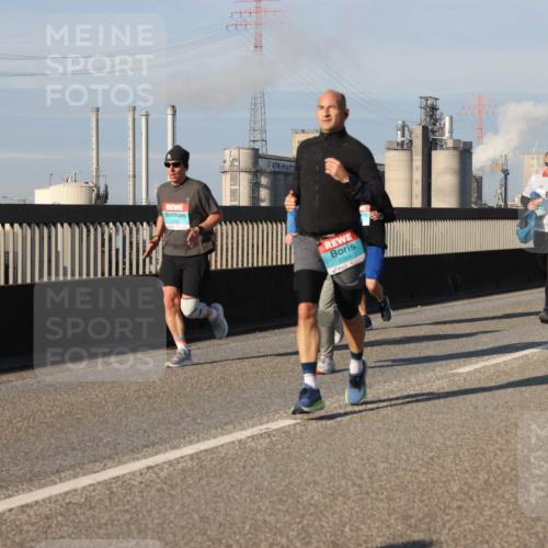 03.10.2025 - Köhlbrandbrückenlauf Lena Gebhardt http://msf.ph/oto/9134008 03.10.2025 09:52:06 Position 2 1243 meine-sportfotos.de