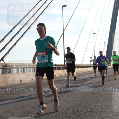 03.10.2025 - Köhlbrandbrückenlauf Yannick Fuchs http://msf.ph/oto/9134010 03.10.2025 08:21:07 Position 1 1268 meine-sportfotos.de