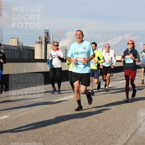 03.10.2025 - Köhlbrandbrückenlauf Lena Gebhardt http://msf.ph/oto/9134030 03.10.2025 09:52:07 Position 2  meine-sportfotos.de