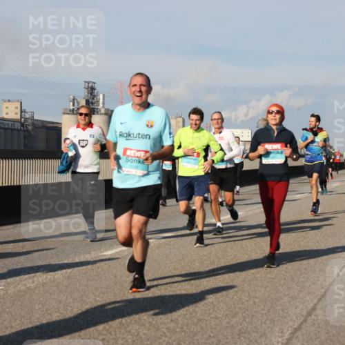 03.10.2025 - Köhlbrandbrückenlauf Lena Gebhardt http://msf.ph/oto/9134035 03.10.2025 09:52:08 Position 2 3128, 16707 meine-sportfotos.de