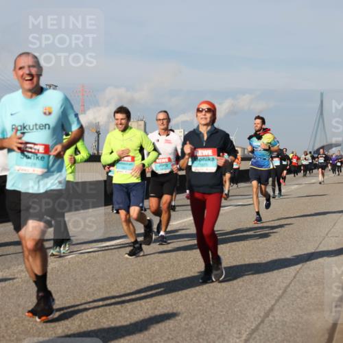 03.10.2025 - Köhlbrandbrückenlauf Lena Gebhardt http://msf.ph/oto/9134050 03.10.2025 09:52:08 Position 2 3128, 1670 meine-sportfotos.de