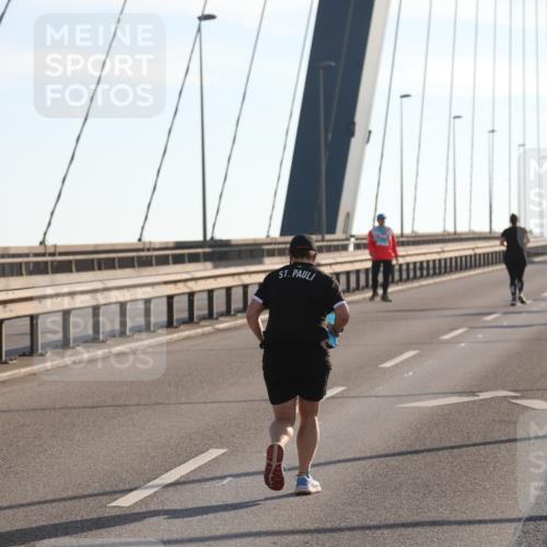 03.10.2025 - Köhlbrandbrückenlauf Yannick Fuchs http://msf.ph/oto/9134064 03.10.2025 09:07:35 Position 2  meine-sportfotos.de