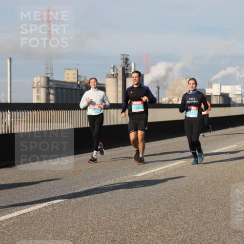 03.10.2025 - Köhlbrandbrückenlauf Lena Gebhardt http://msf.ph/oto/9134088 03.10.2025 09:52:13 Position 2 375 meine-sportfotos.de