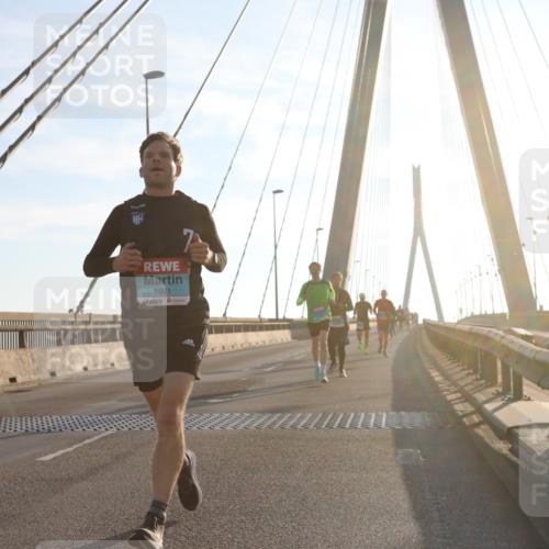 03.10.2025 - Köhlbrandbrückenlauf Yannick Fuchs http://msf.ph/oto/9134106 03.10.2025 08:21:12 Position 1 1061 meine-sportfotos.de