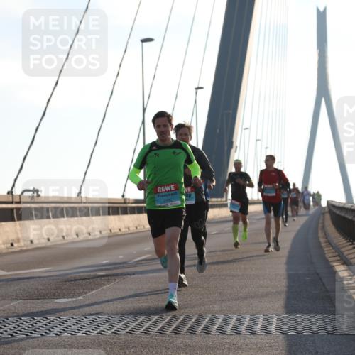 03.10.2025 - Köhlbrandbrückenlauf Yannick Fuchs http://msf.ph/oto/9134123 03.10.2025 08:21:13 Position 1 2705 meine-sportfotos.de