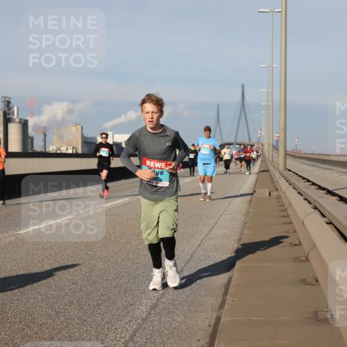 03.10.2025 - Köhlbrandbrückenlauf Lena Gebhardt http://msf.ph/oto/9134141 03.10.2025 09:52:16 Position 2  meine-sportfotos.de