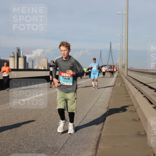 03.10.2025 - Köhlbrandbrückenlauf Lena Gebhardt http://msf.ph/oto/9134148 03.10.2025 09:52:16 Position 2 3707 meine-sportfotos.de