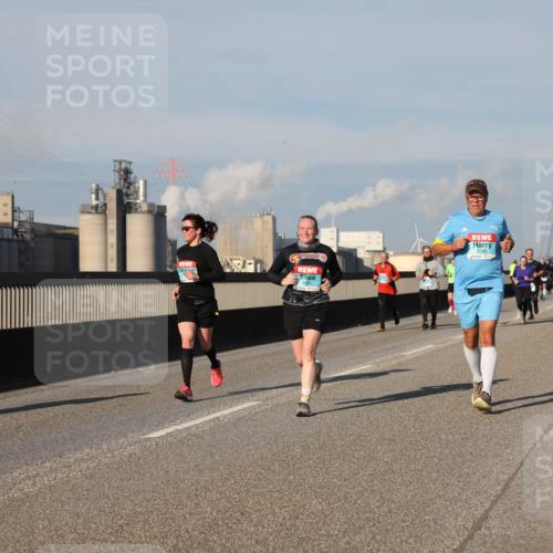 03.10.2025 - Köhlbrandbrückenlauf Lena Gebhardt http://msf.ph/oto/9134168 03.10.2025 09:52:18 Position 2 1286 meine-sportfotos.de