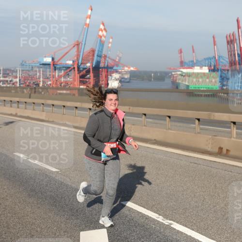 03.10.2025 - Köhlbrandbrückenlauf Yannick Fuchs http://msf.ph/oto/9134181 03.10.2025 09:08:27 Position 2  meine-sportfotos.de