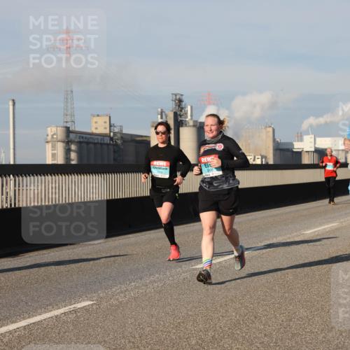03.10.2025 - Köhlbrandbrückenlauf Lena Gebhardt http://msf.ph/oto/9134182 03.10.2025 09:52:19 Position 2 4, 1413, 3006, 1286 meine-sportfotos.de