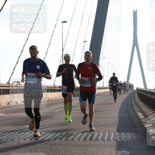 03.10.2025 - Köhlbrandbrückenlauf Yannick Fuchs http://msf.ph/oto/9134204 03.10.2025 08:21:16 Position 1 4447, 3756, 3490 meine-sportfotos.de