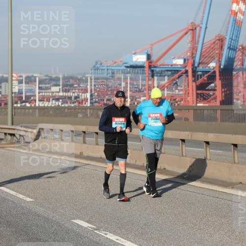 03.10.2025 - Köhlbrandbrückenlauf Yannick Fuchs http://msf.ph/oto/9134224 03.10.2025 09:08:45 Position 2 2647 meine-sportfotos.de