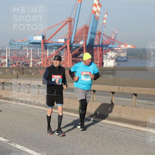 03.10.2025 - Köhlbrandbrückenlauf Yannick Fuchs http://msf.ph/oto/9134234 03.10.2025 09:08:46 Position 2 2647 meine-sportfotos.de