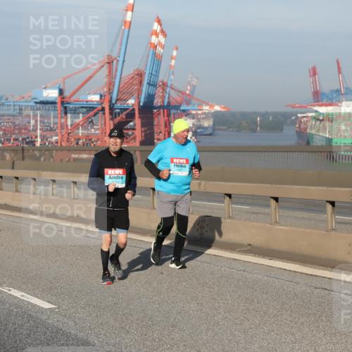 03.10.2025 - Köhlbrandbrückenlauf Yannick Fuchs http://msf.ph/oto/9134238 03.10.2025 09:08:47 Position 2 2064 meine-sportfotos.de