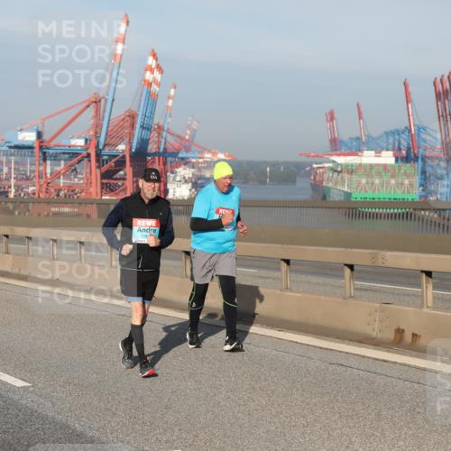 03.10.2025 - Köhlbrandbrückenlauf Yannick Fuchs http://msf.ph/oto/9134242 03.10.2025 09:08:47 Position 2 2664 meine-sportfotos.de