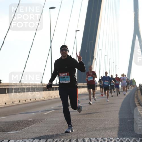 03.10.2025 - Köhlbrandbrückenlauf Yannick Fuchs http://msf.ph/oto/9134258 03.10.2025 08:21:20 Position 1 1019 meine-sportfotos.de