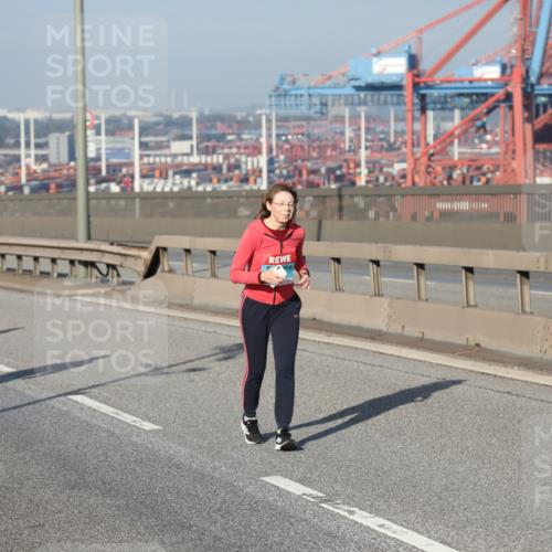 03.10.2025 - Köhlbrandbrückenlauf Yannick Fuchs http://msf.ph/oto/9134365 03.10.2025 09:09:24 Position 2  meine-sportfotos.de