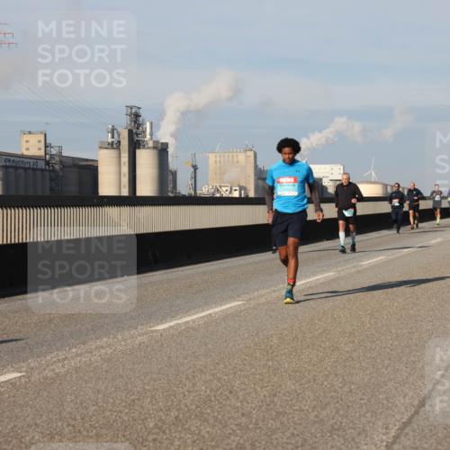 03.10.2025 - Köhlbrandbrückenlauf Lena Gebhardt http://msf.ph/oto/9134379 03.10.2025 09:52:31 Position 2  meine-sportfotos.de