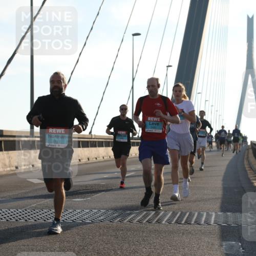 03.10.2025 - Köhlbrandbrückenlauf Yannick Fuchs http://msf.ph/oto/9134383 03.10.2025 08:21:29 Position 1 3193, 3491 meine-sportfotos.de