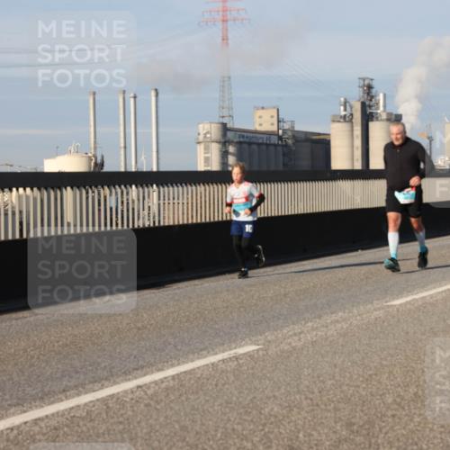 03.10.2025 - Köhlbrandbrückenlauf Lena Gebhardt http://msf.ph/oto/9134423 03.10.2025 09:52:35 Position 2 4, 10 meine-sportfotos.de