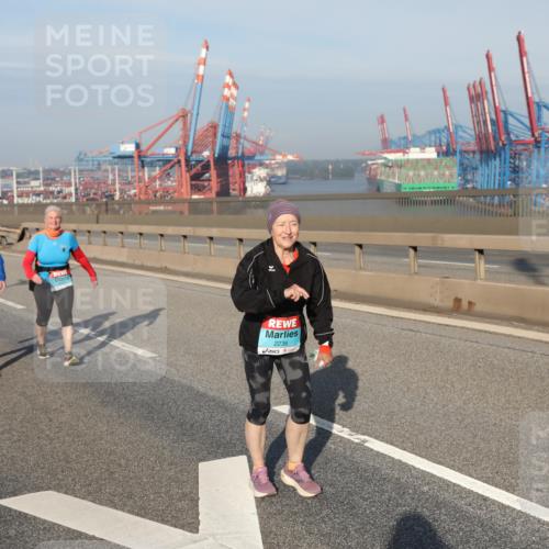 03.10.2025 - Köhlbrandbrückenlauf Yannick Fuchs http://msf.ph/oto/9134436 03.10.2025 09:09:32 Position 2 2236 meine-sportfotos.de