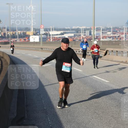 03.10.2025 - Köhlbrandbrückenlauf Yannick Fuchs http://msf.ph/oto/9134497 03.10.2025 09:09:48 Position 2 2360 meine-sportfotos.de