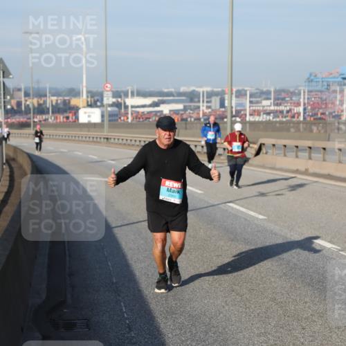 03.10.2025 - Köhlbrandbrückenlauf Yannick Fuchs http://msf.ph/oto/9134498 03.10.2025 09:09:48 Position 2 2360 meine-sportfotos.de