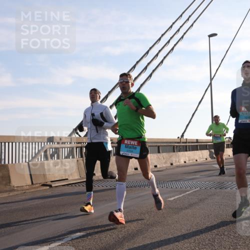 03.10.2025 - Köhlbrandbrückenlauf Yannick Fuchs http://msf.ph/oto/9134505 03.10.2025 08:21:41 Position 1 2704, 1016 meine-sportfotos.de