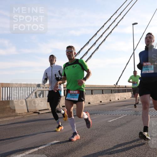 03.10.2025 - Köhlbrandbrückenlauf Yannick Fuchs http://msf.ph/oto/9134510 03.10.2025 08:21:41 Position 1 2704, 1016 meine-sportfotos.de