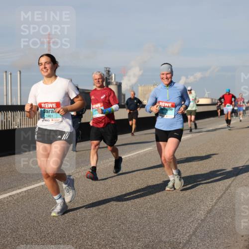 03.10.2025 - Köhlbrandbrückenlauf Lena Gebhardt http://msf.ph/oto/9134512 03.10.2025 09:52:41 Position 2 1401 meine-sportfotos.de