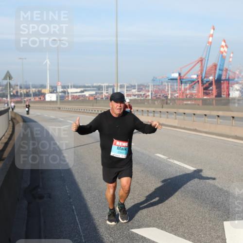 03.10.2025 - Köhlbrandbrückenlauf Yannick Fuchs http://msf.ph/oto/9134517 03.10.2025 09:09:50 Position 2 2360 meine-sportfotos.de
